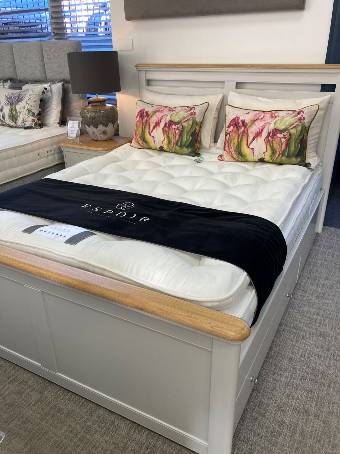 TCH 5'0 Kingsize Storage bedframe, Espoir mattress